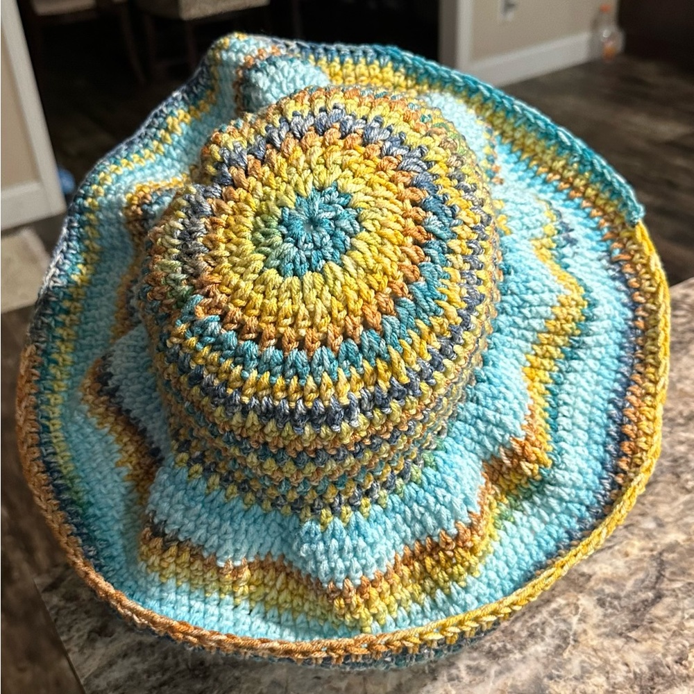 Crochet hat - Picture 3 of 3
